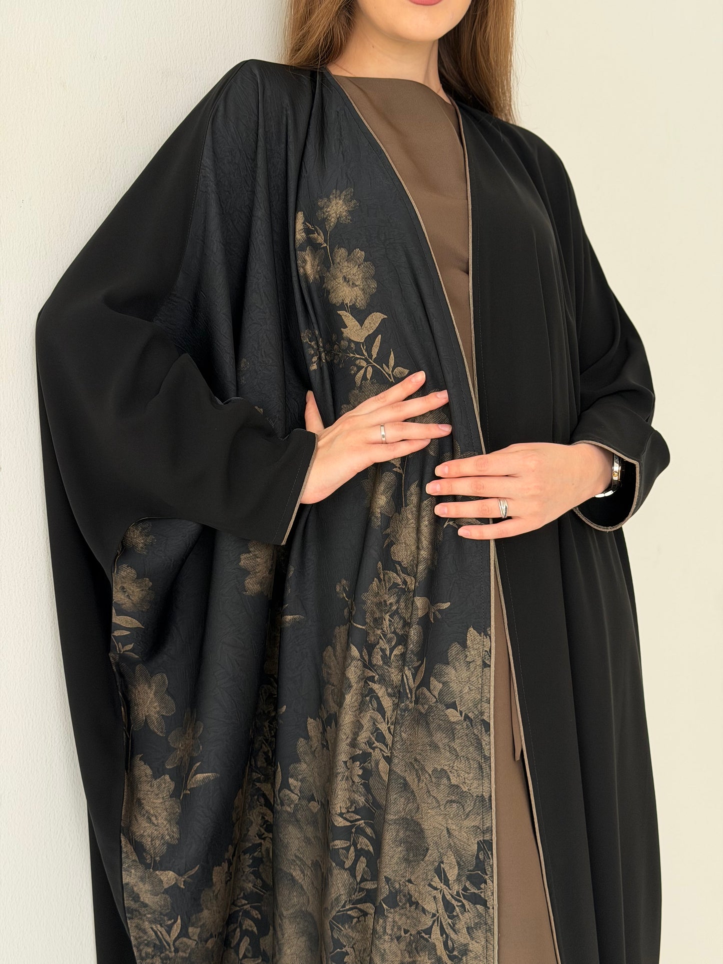 Zahia عباية زاهية
