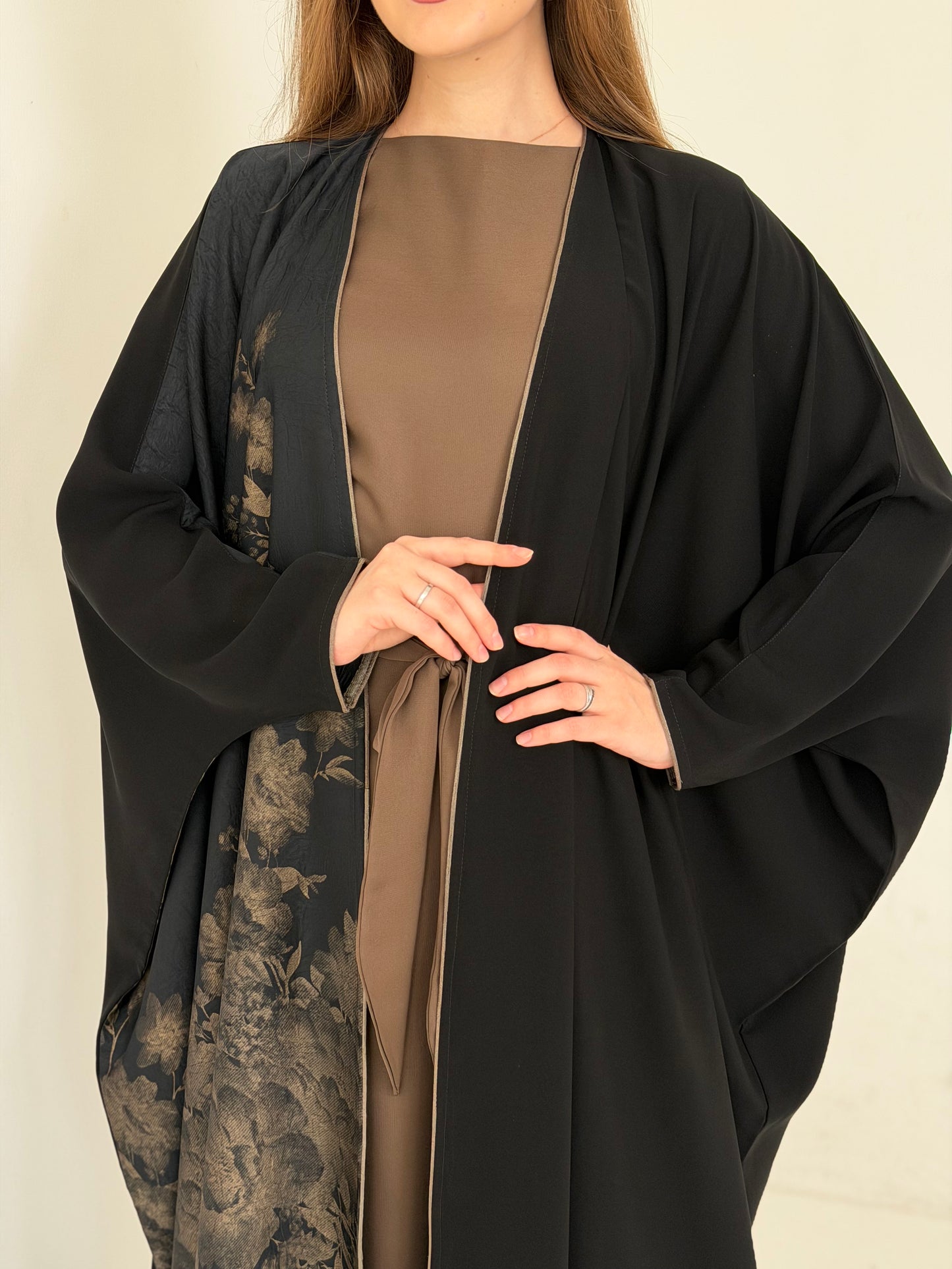 Zahia عباية زاهية