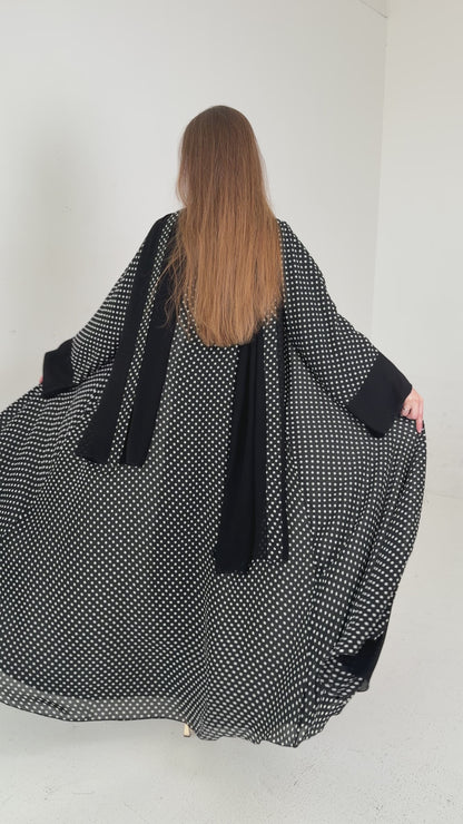 Polka Dot عباية بولكا دوت